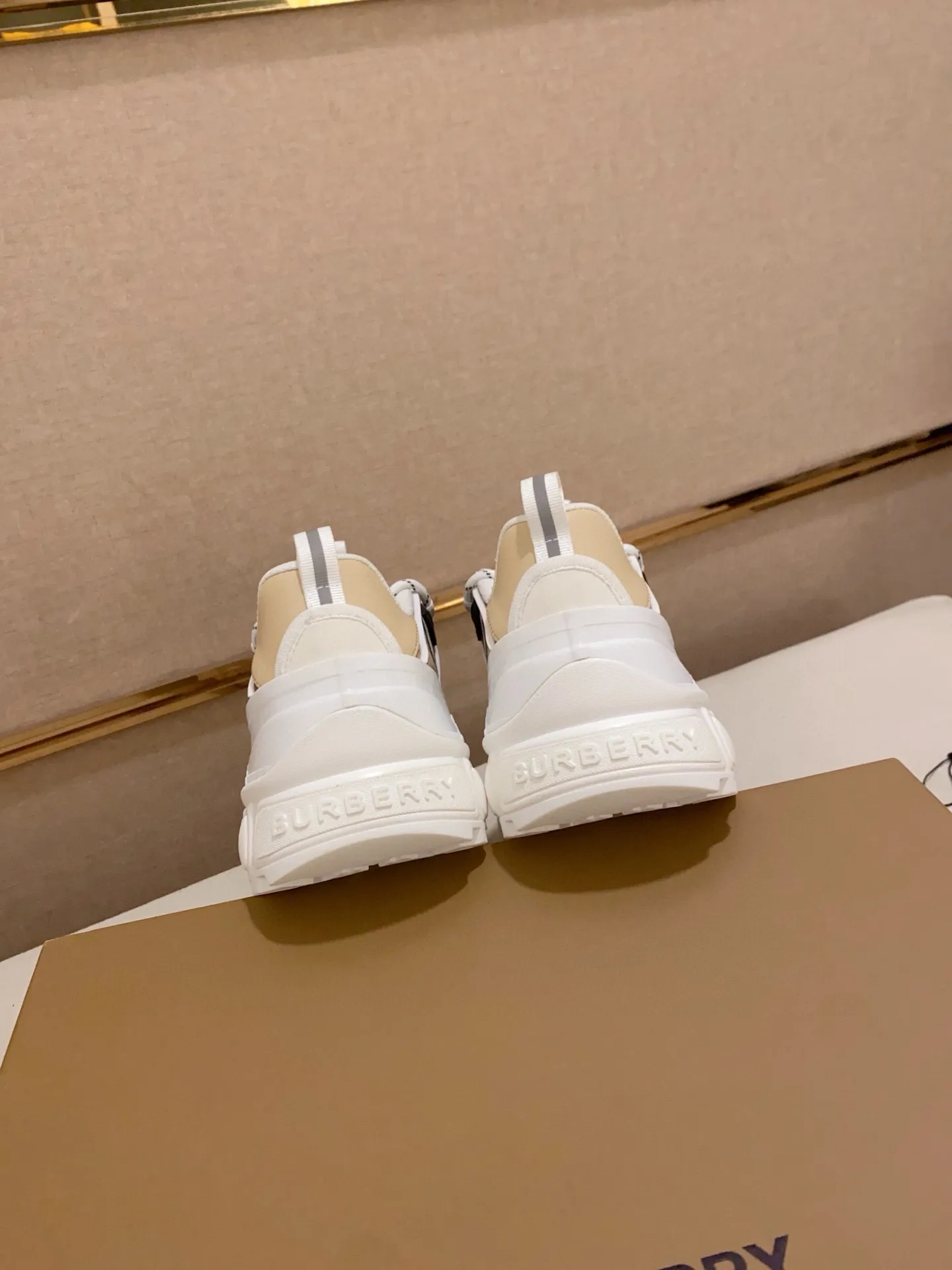 Men's shoes 💰: 680💰🇮🇹🇮🇹BURBERRY top purchasing agents are available simultaneously at the counter. 🔍🔍Synchronized sales. Positive code number: 38-46. Italian imported cowhide, fully imported sheepskin lining, sole: original sole provided by the original factory, exclusive movable molded sole, super comfortable, original factory follow-up goods, 🔍🔍high quality, you can enter and exit the counter at will, welcome to compare